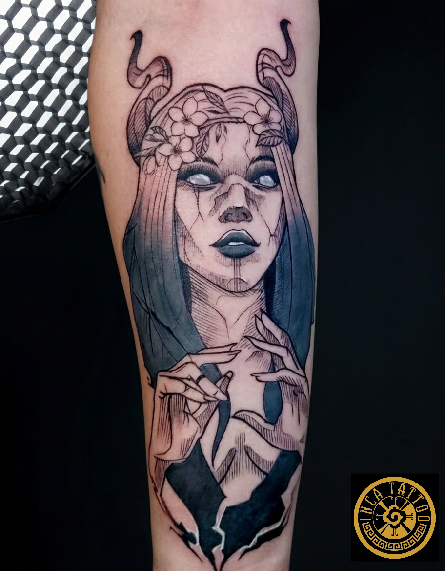 Tattoo_GesichtFrauFineline